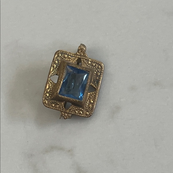 Elegant Gold and Blue Brooch - Picture 1 of 3